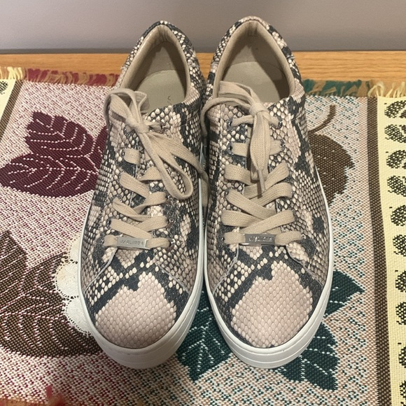 J/Slides snakeskin print low platform laced up sneakers Sz 8.5 M - Picture 3 of 12